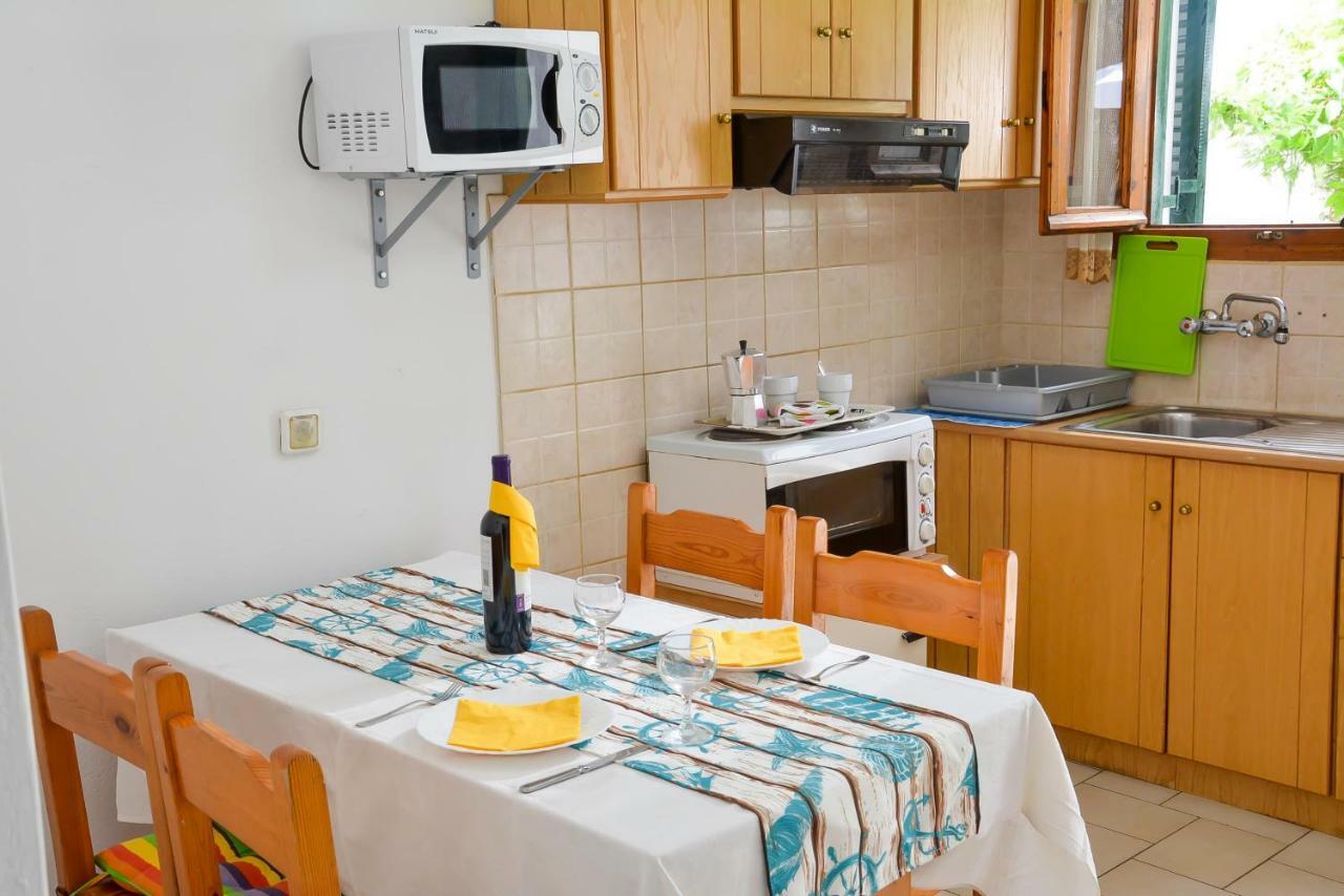 Alex-Giannis Apartments, バルバティ エクステリア 写真